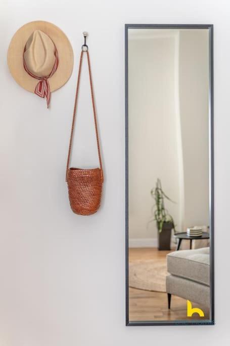 Romantic Nest With Electrical Fireplace Near Acropolis Apartment
