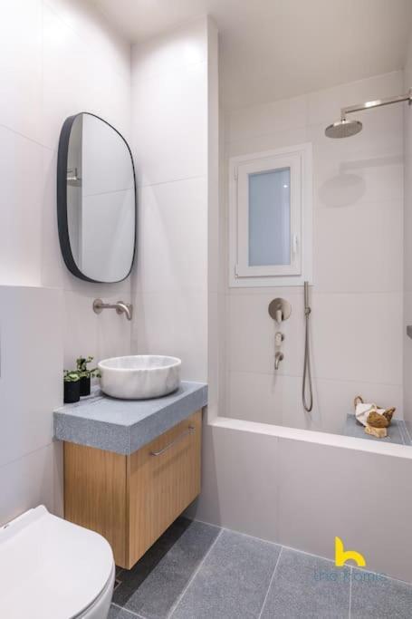 Romantic Nest With Electrical Fireplace Near Acropolis Apartment Athens