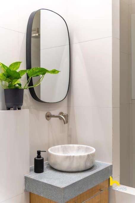 Romantic Nest With Electrical Fireplace Near Acropolis Apartment Athen